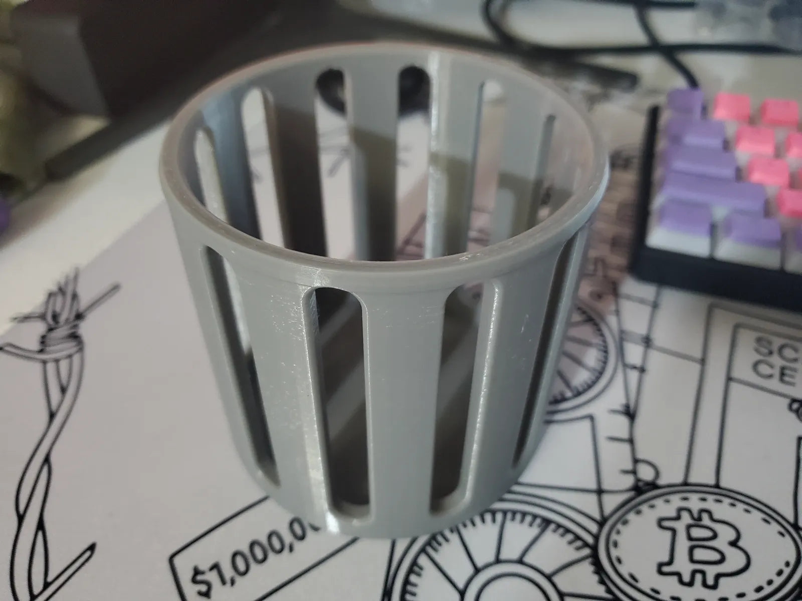 Pen holder/desk item