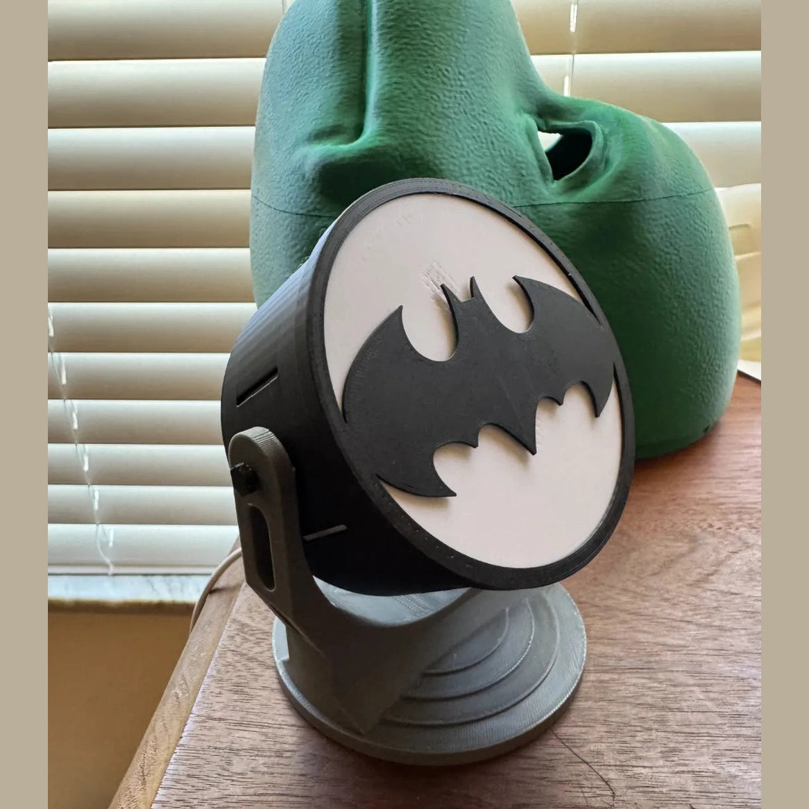 Batman Rooftop Signal, Lamp