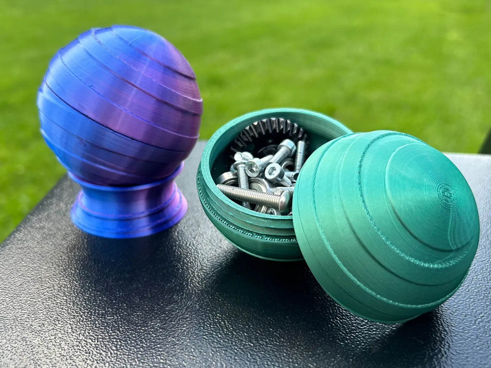 Threaded Sphere Container with stand