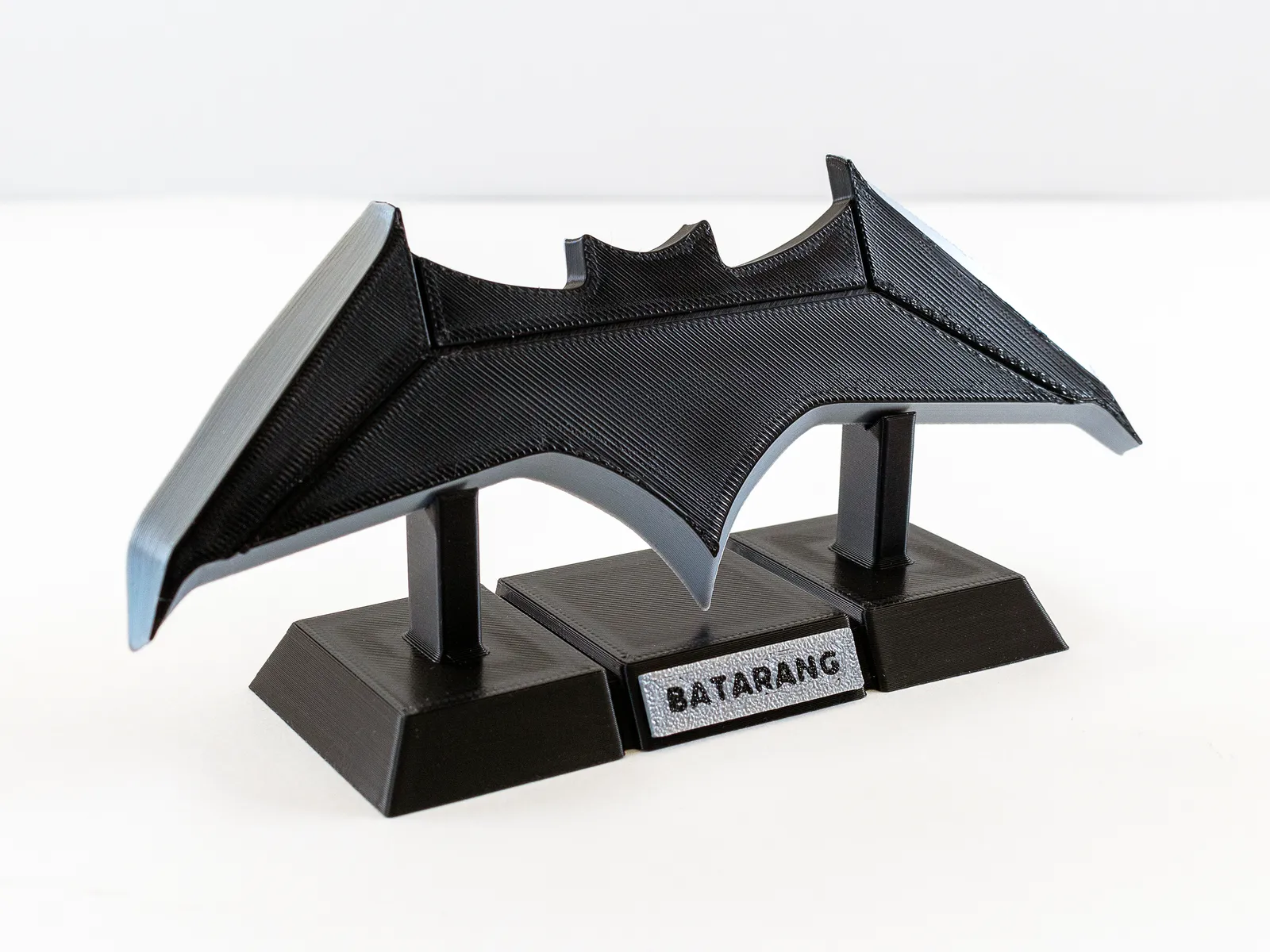 stand batarang justice league