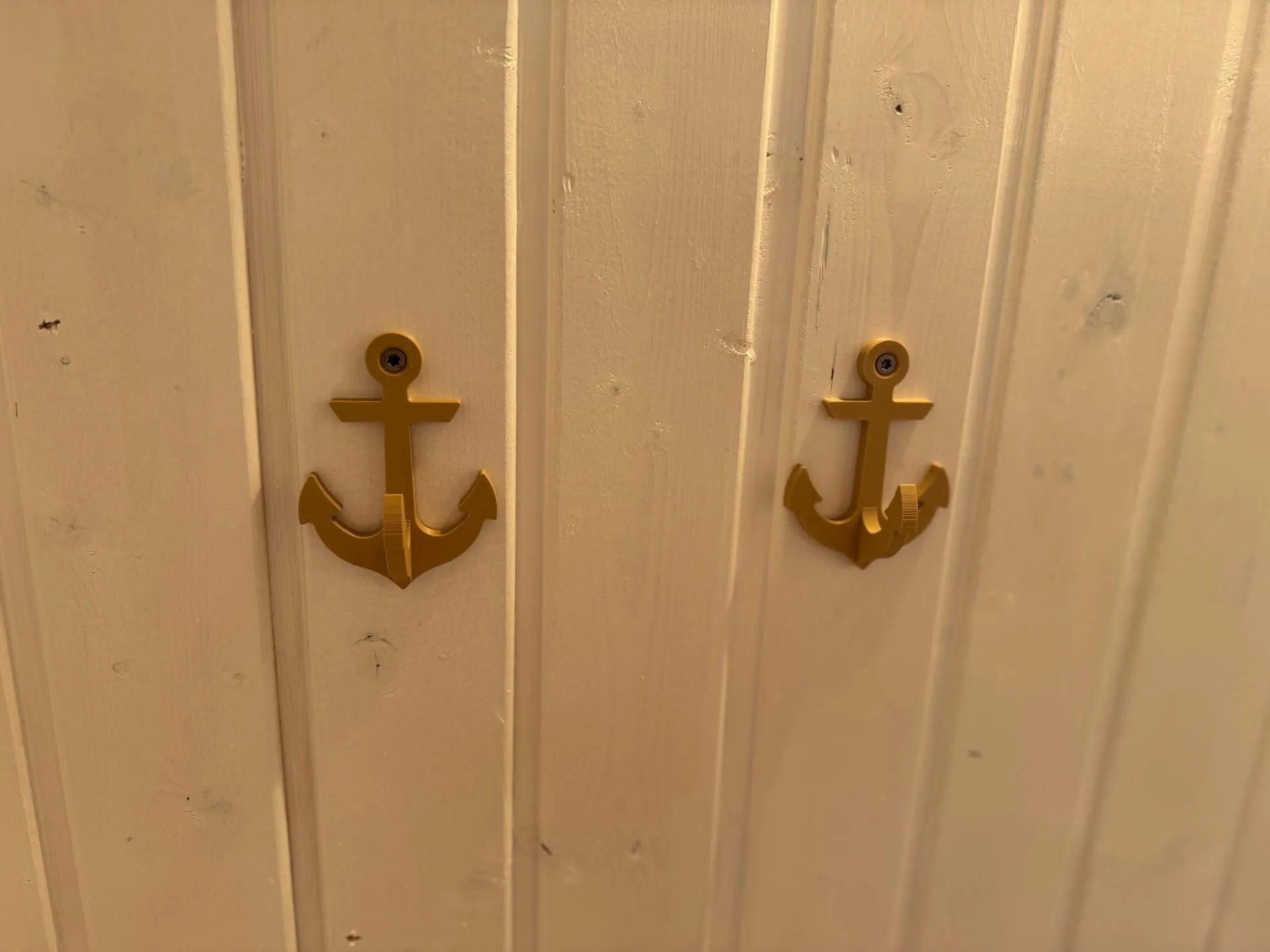 Anchor hooks for wall