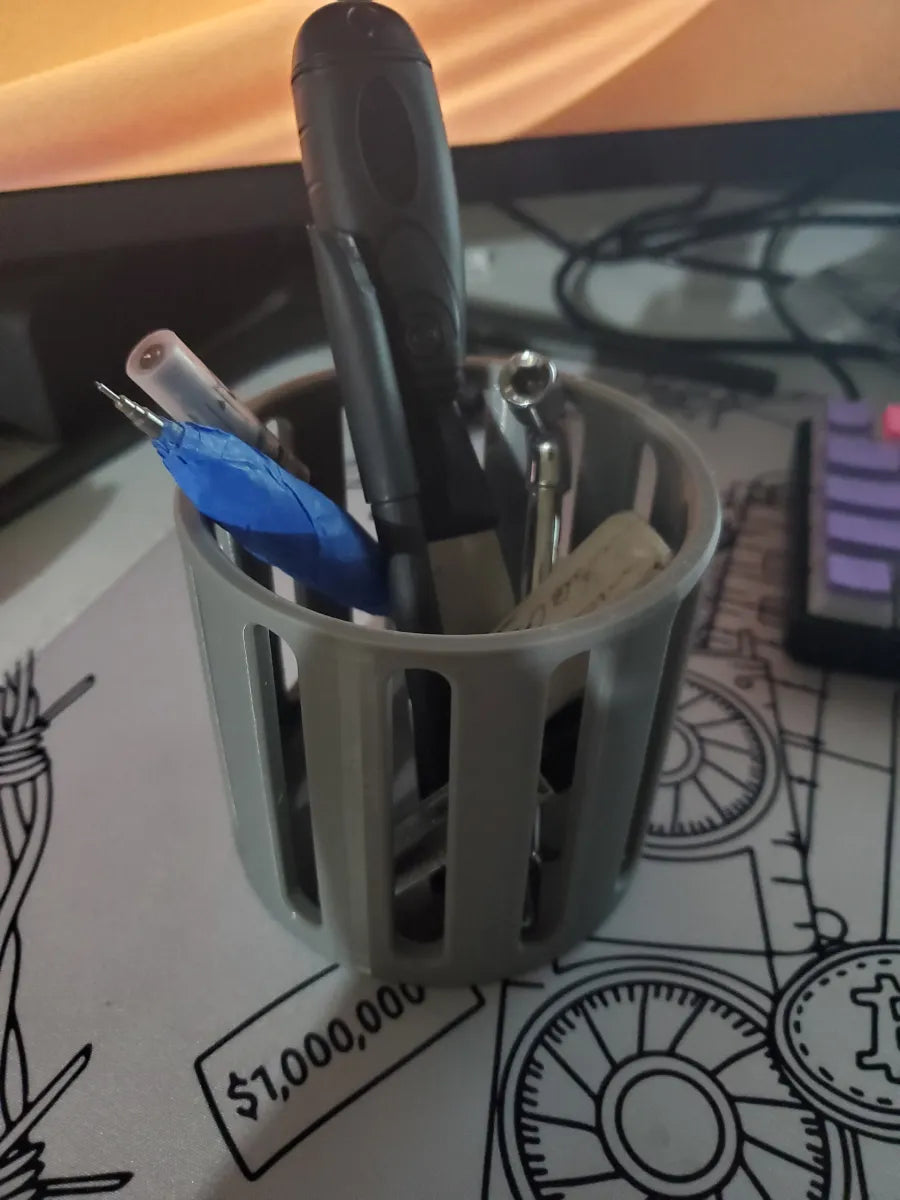 Pen holder/desk item