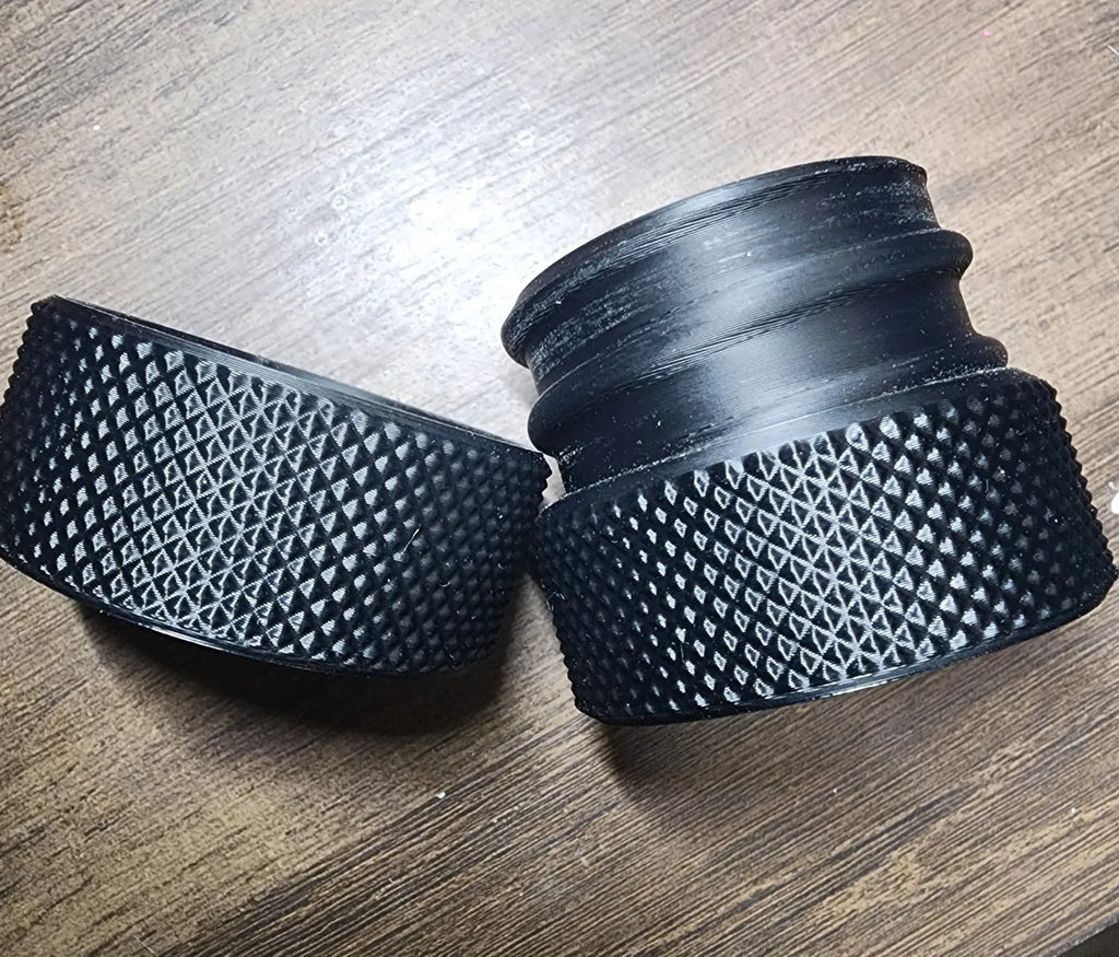 Threaded knurled container