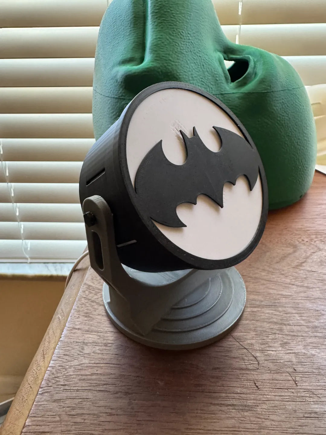 Batman Rooftop Signal, Lamp