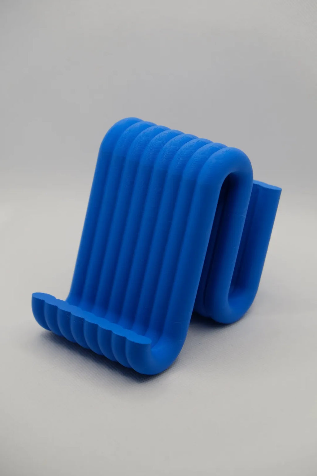 mobile phone stand. aesthtic wiggle phone rest