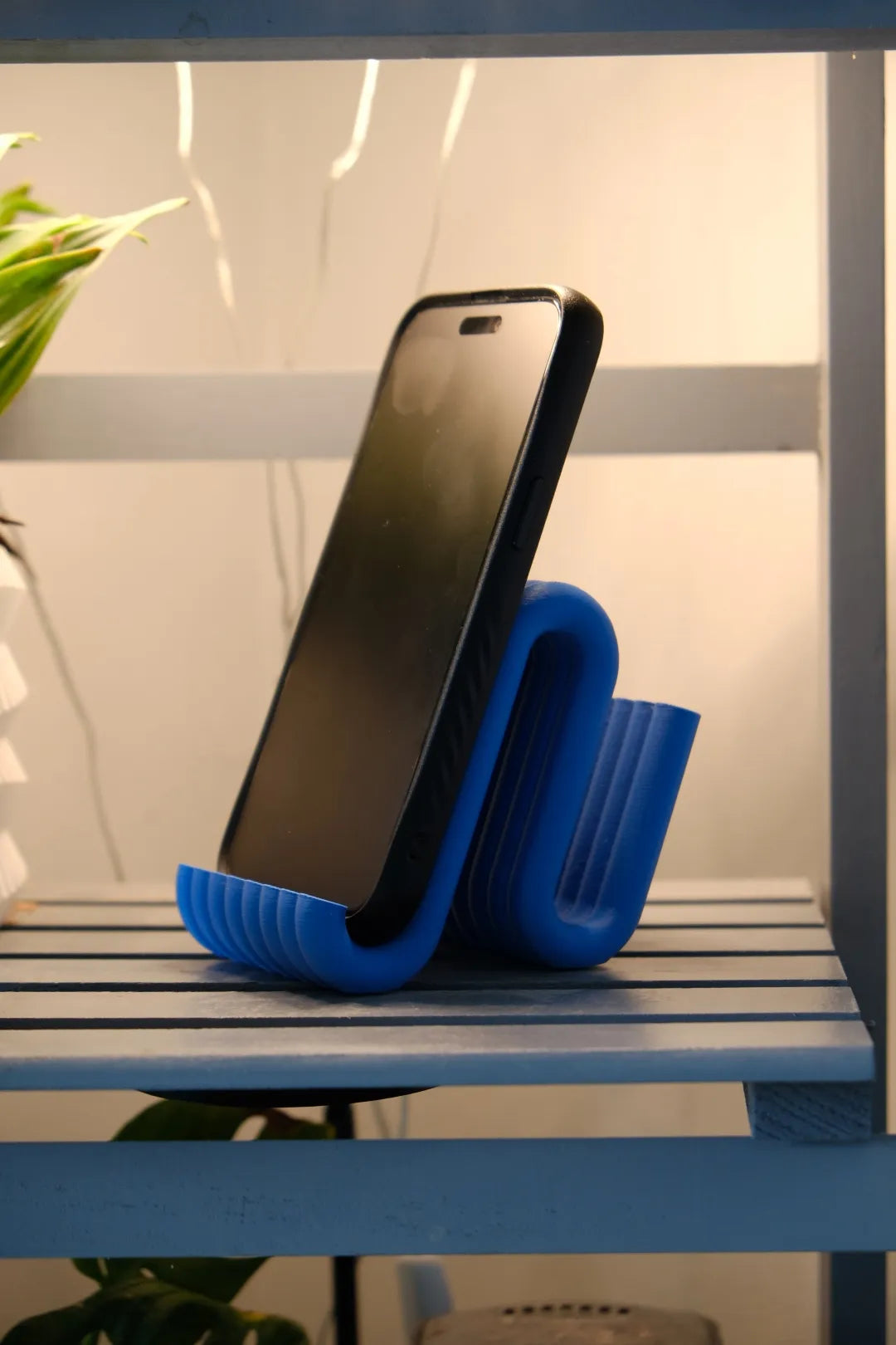 mobile phone stand. aesthtic wiggle phone rest