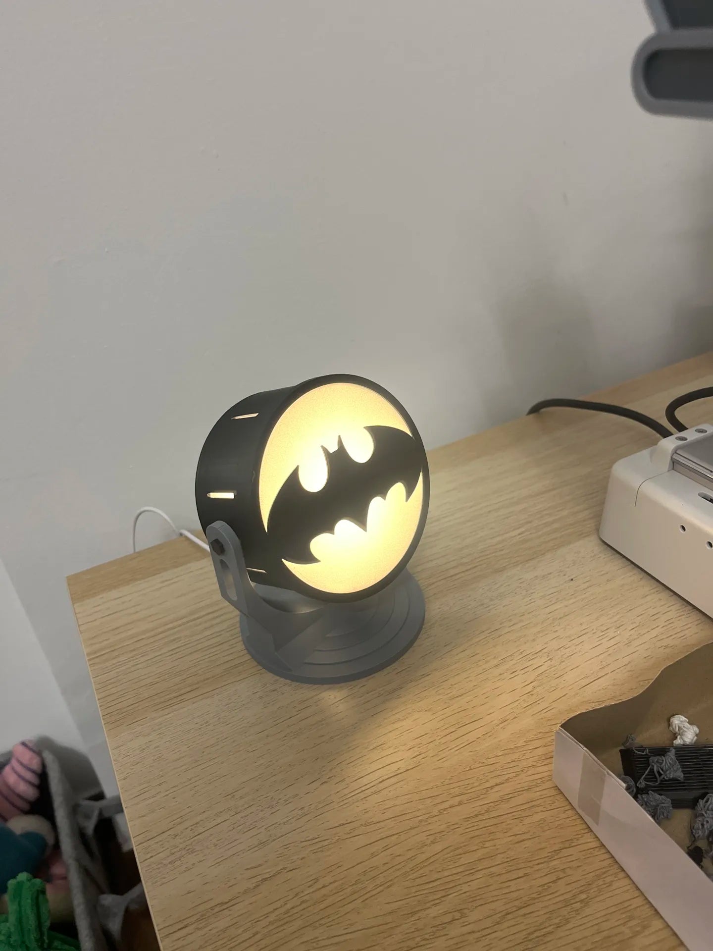 Batman Rooftop Signal, Lamp