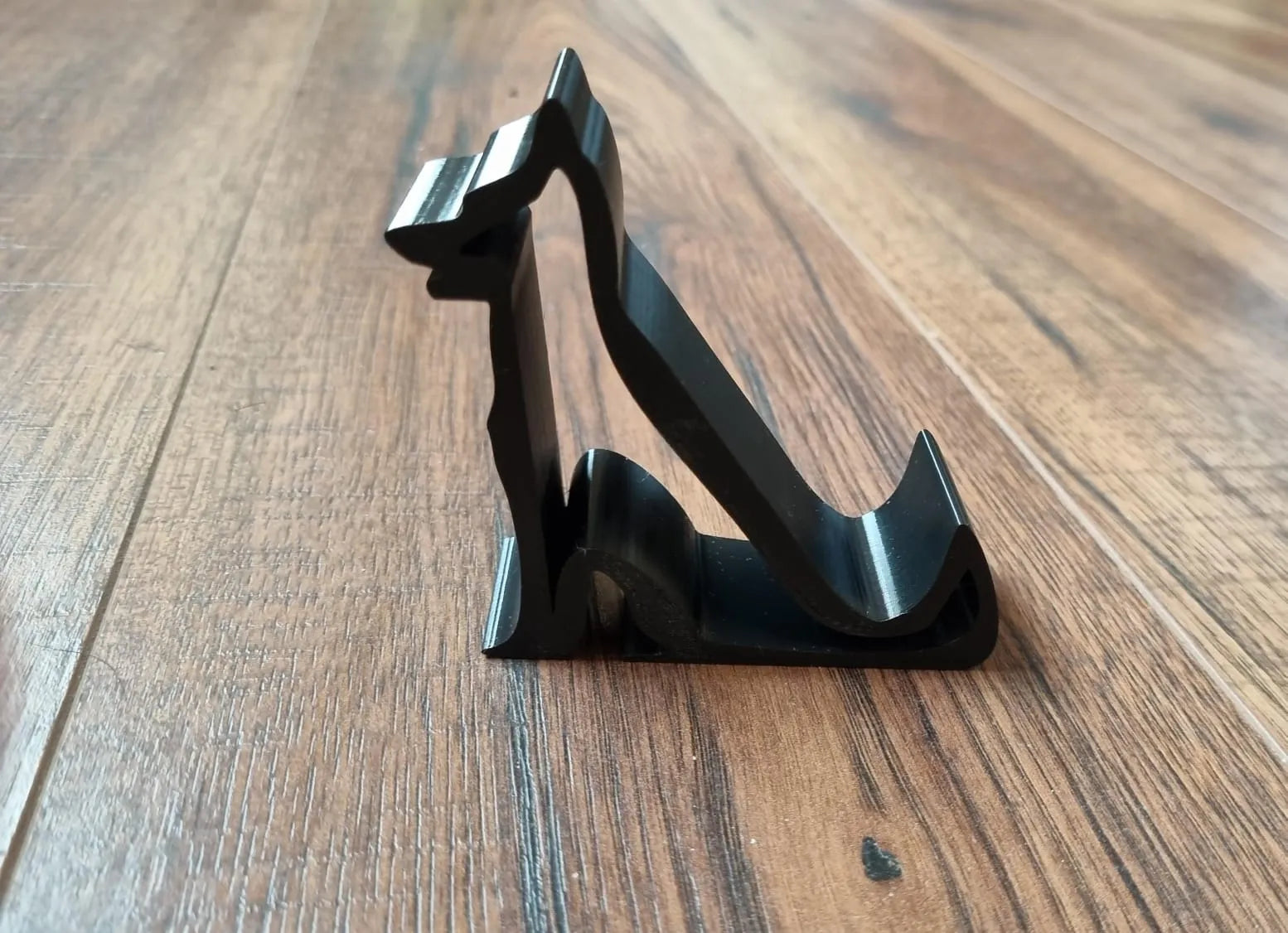 dog phone stand hollow 2