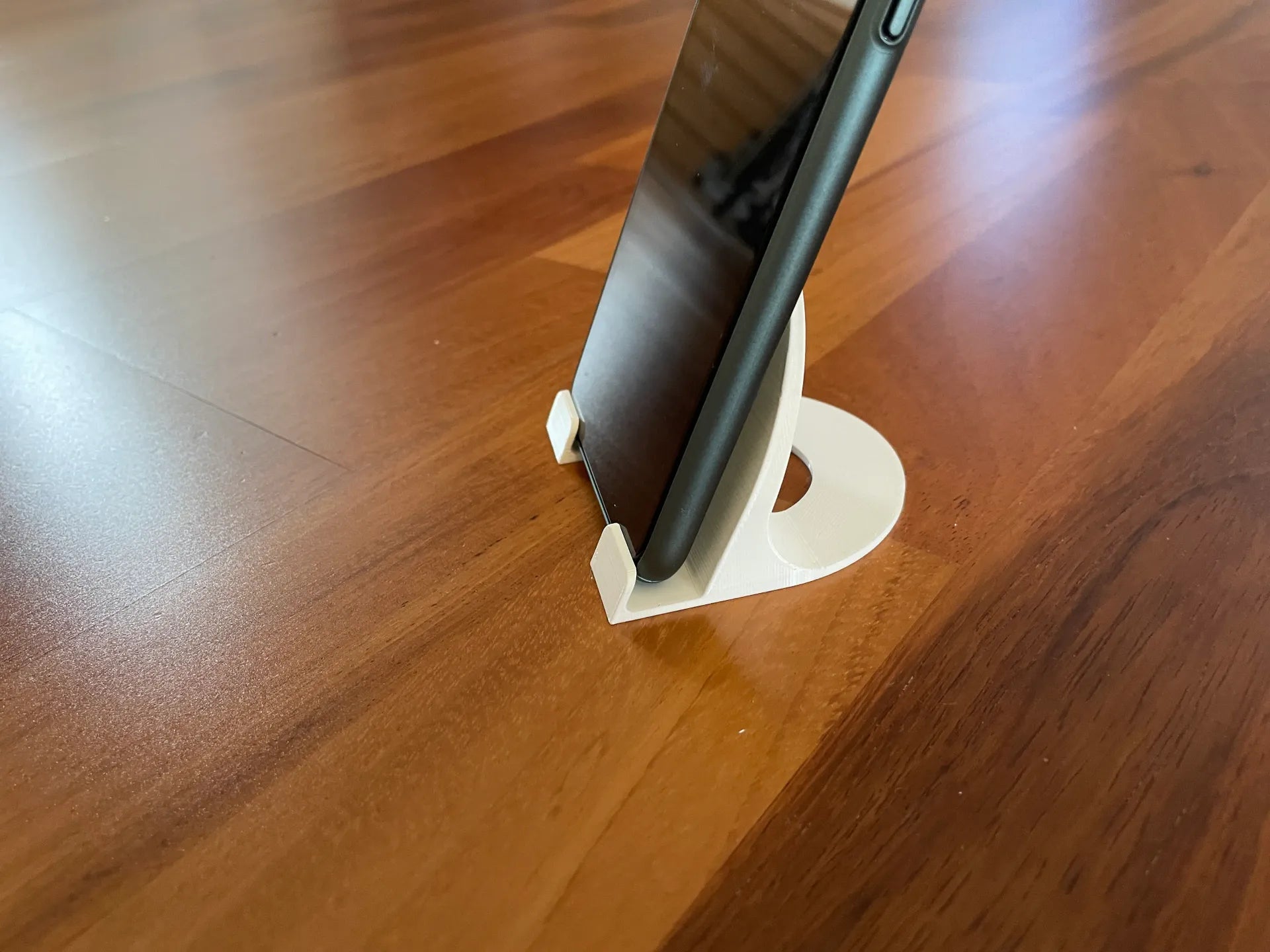 Phone Stand modern curved design