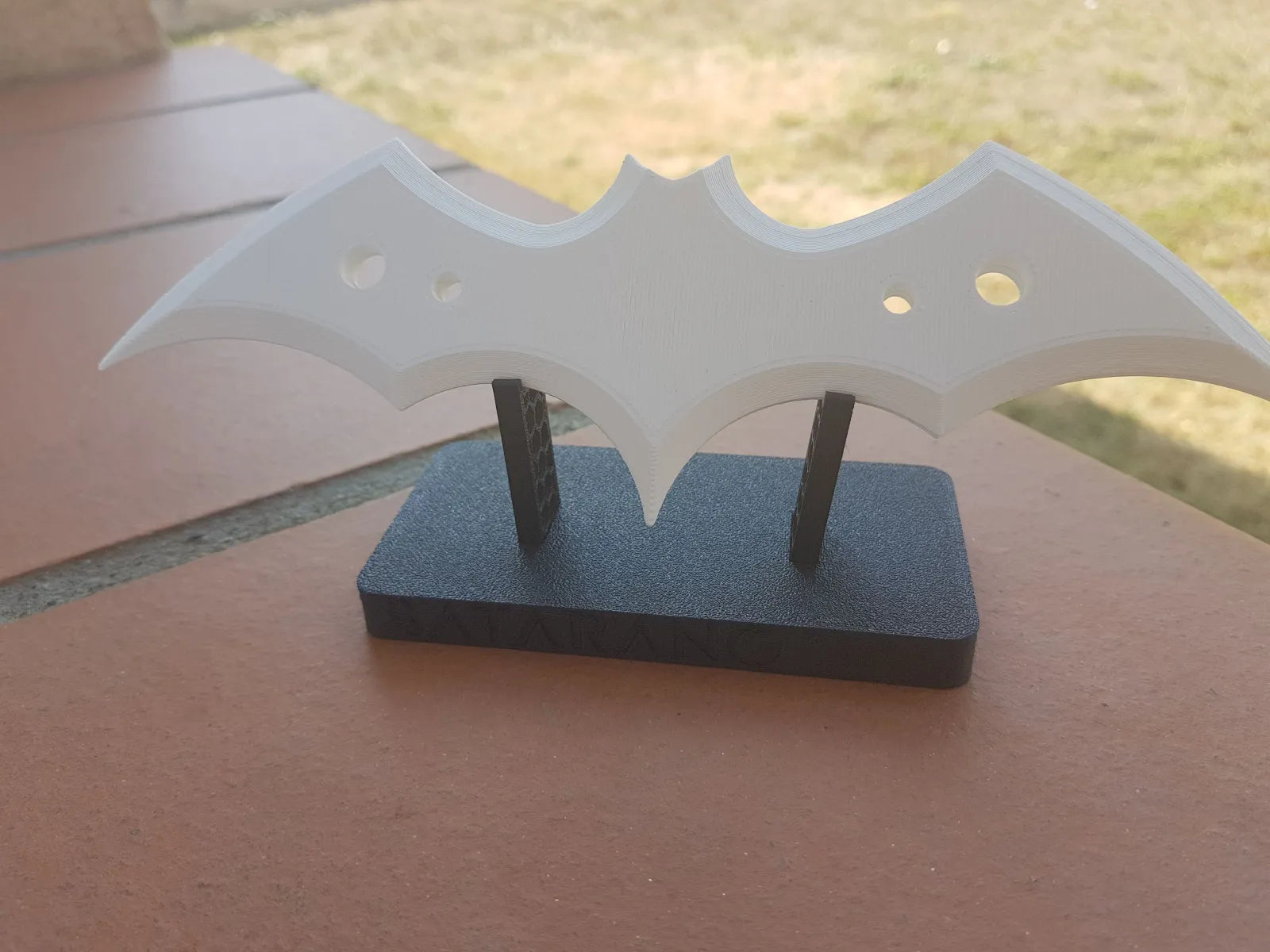 Batarang stand
