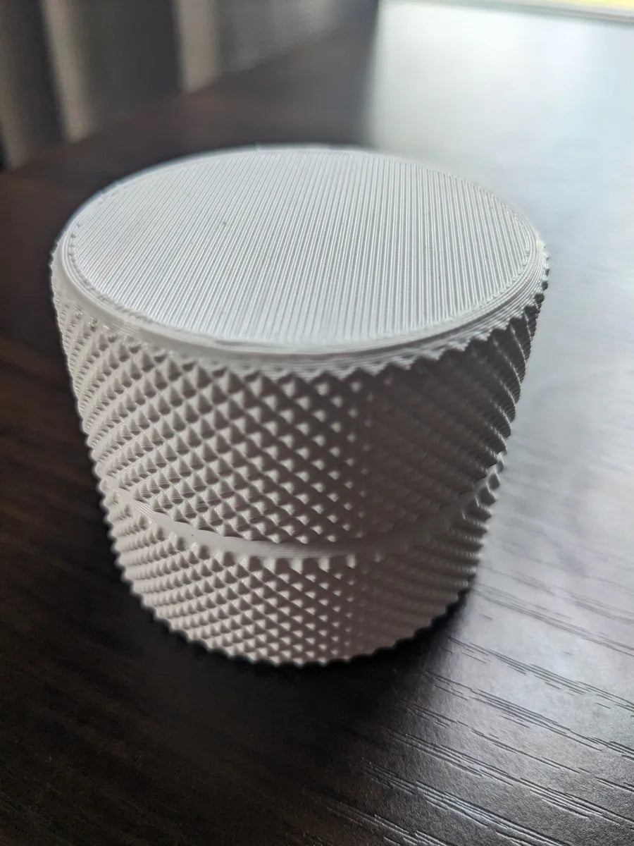 Threaded knurled container